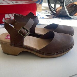 Women’s wedge Mary Jane’s